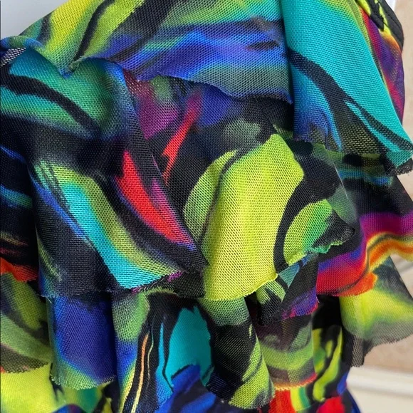 Colorful Ruffled Swimsuit - Picture 4 of 10